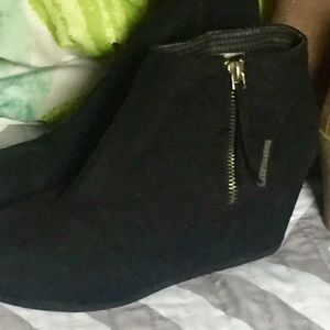 Size 7 Attention women’s boots